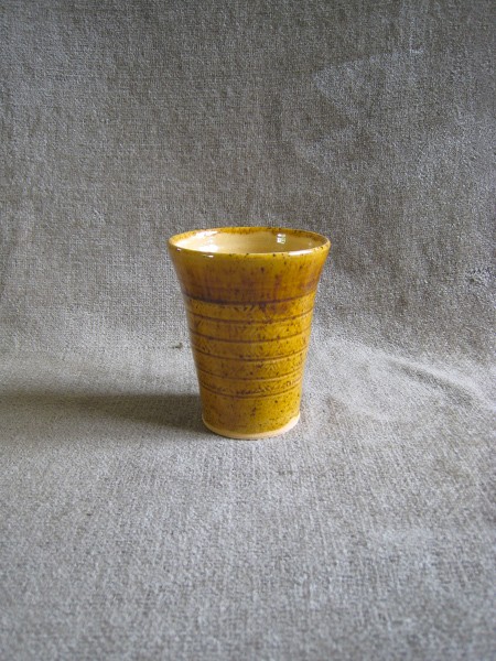 http://poteriedesgrandsbois.com/files/gimgs/th-30_GDT004-01-poterie-médiéval-des grands bois-gobelets-gobelet.jpg